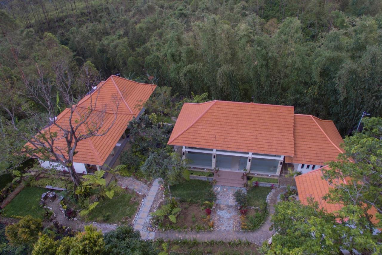 Ara Garden Inn, Accommodation, Yoga Studio & Spa Ruteng Exterior foto